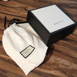 Belt box and dust bag